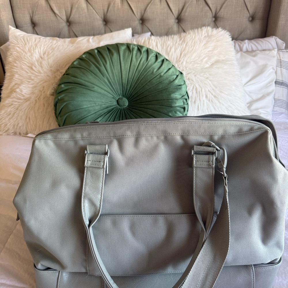 Chic Gray Shoulder Bag